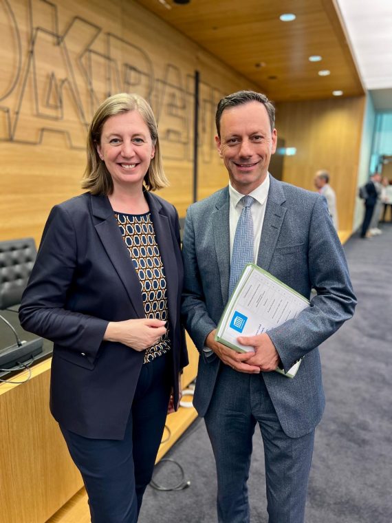 Staatssekretärin Barbara Eibinger-Miedl und Nationalrat Ernst Gödl